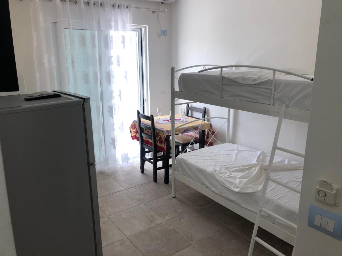 Elton Tafa Guesthouse Ксамил Экстерьер фото