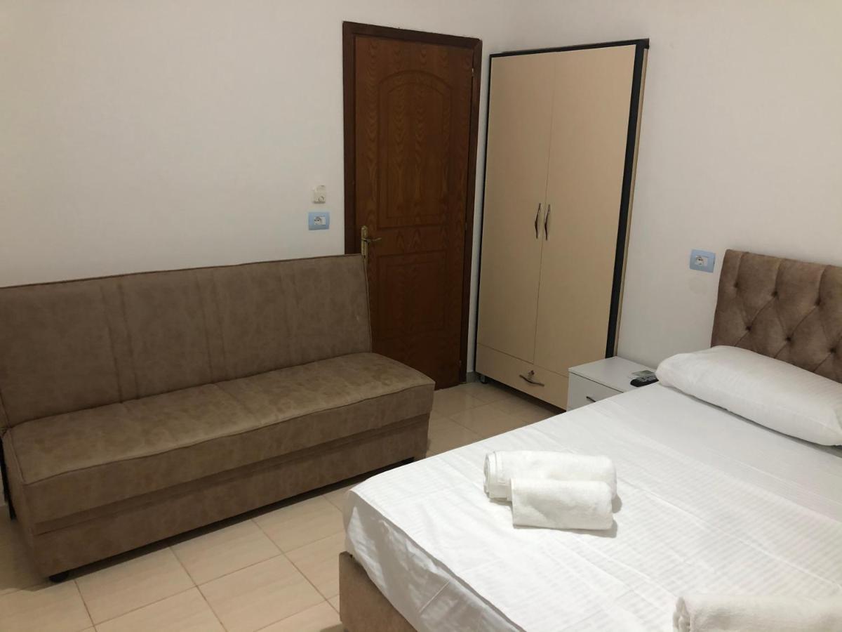 Elton Tafa Guesthouse Ксамил Экстерьер фото