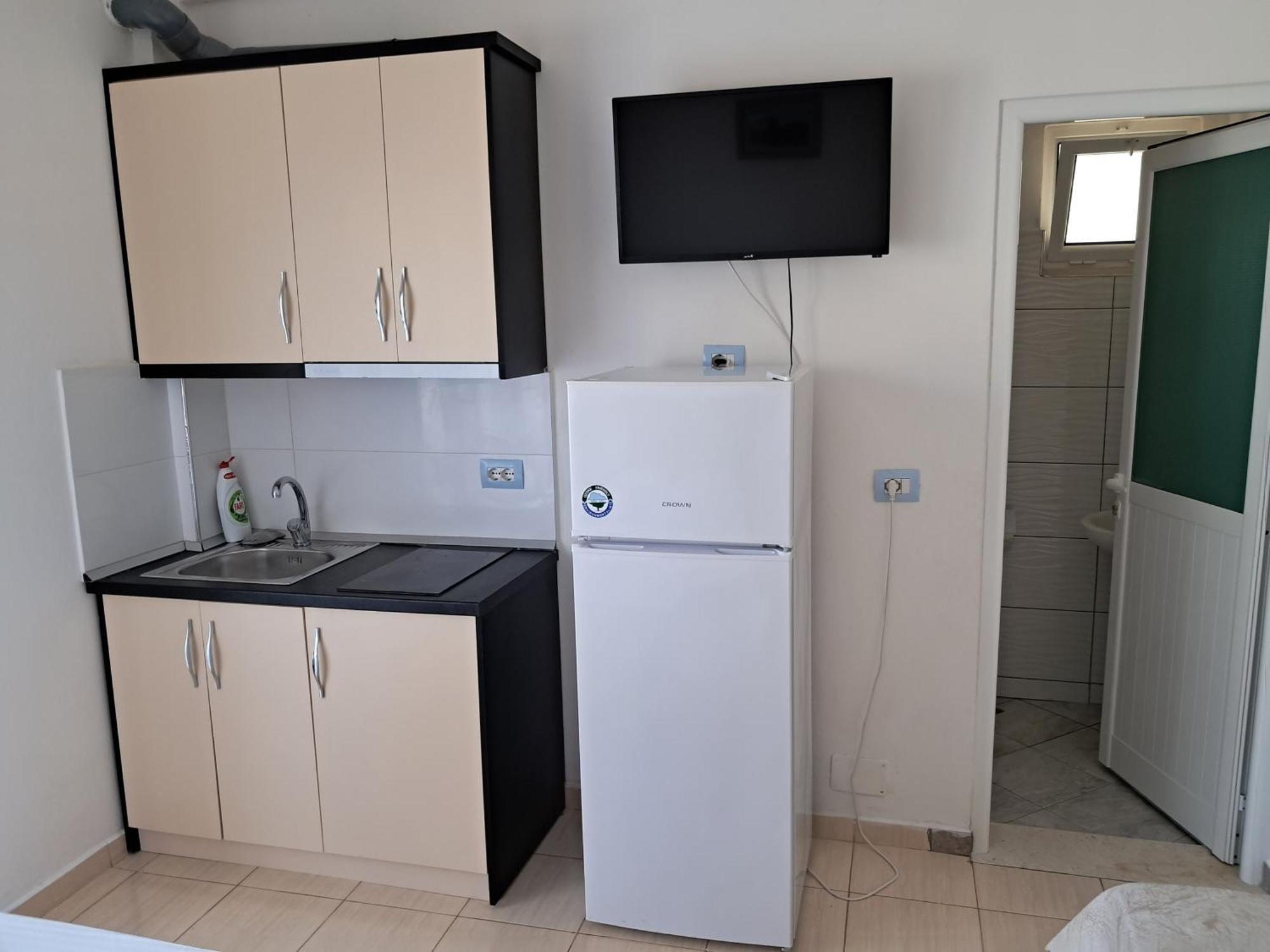 Elton Tafa Guesthouse Ксамил Экстерьер фото