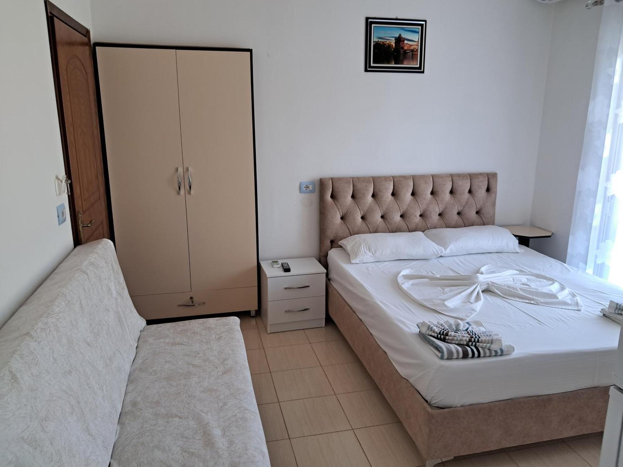 Elton Tafa Guesthouse Ксамил Экстерьер фото