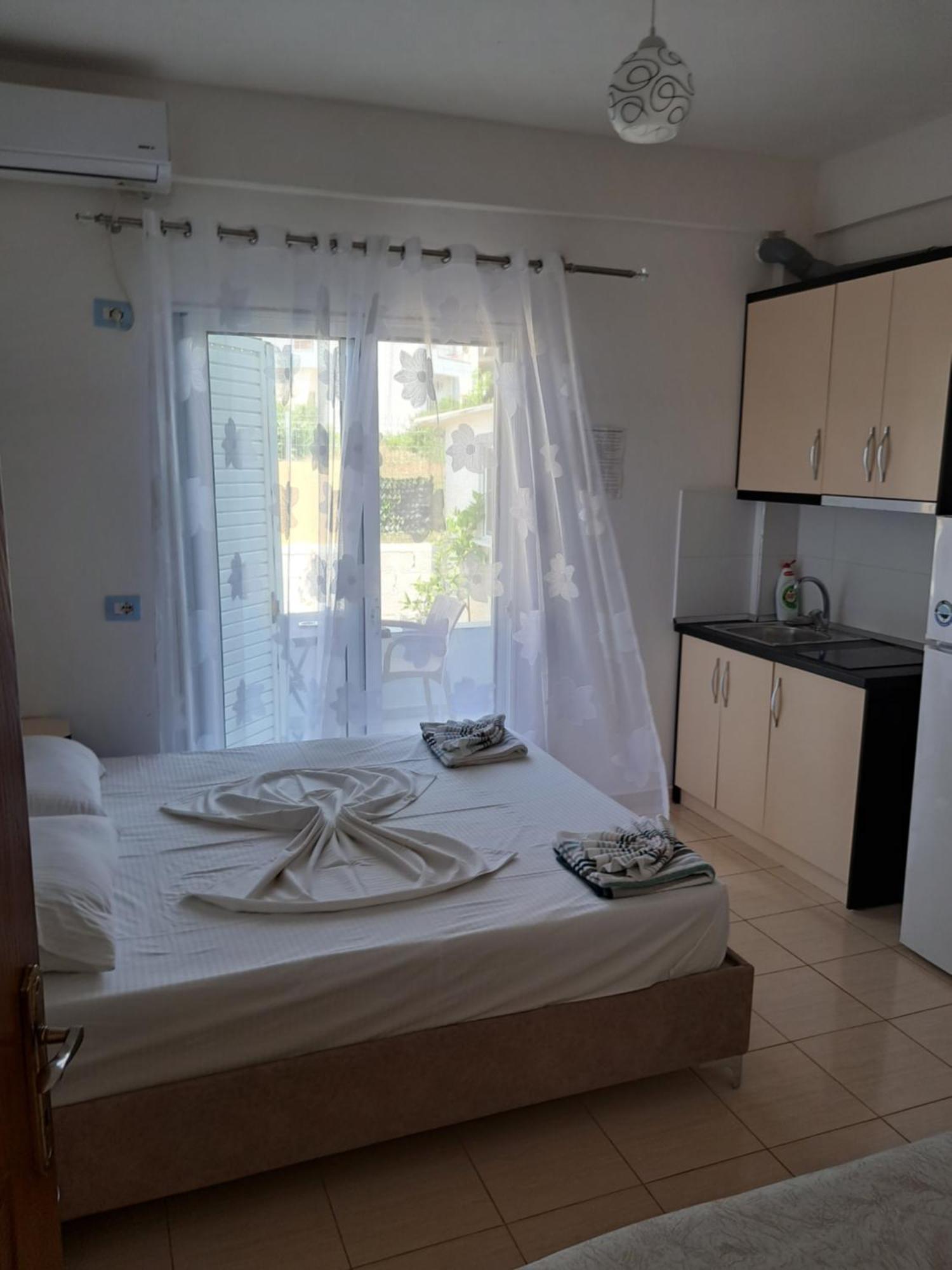 Elton Tafa Guesthouse Ксамил Номер фото